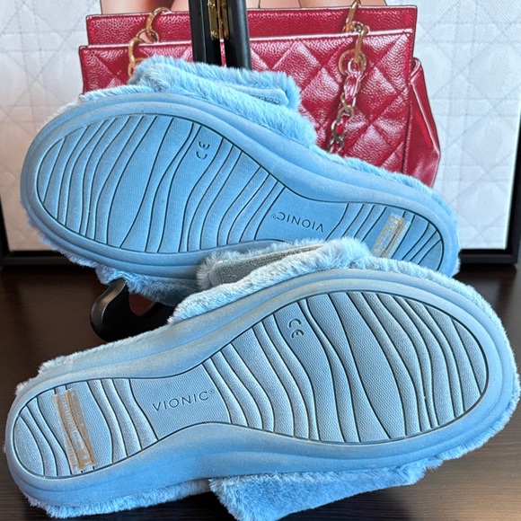 Vionic Women's Blue Fuzzy Slippers - Picture 5 of 9